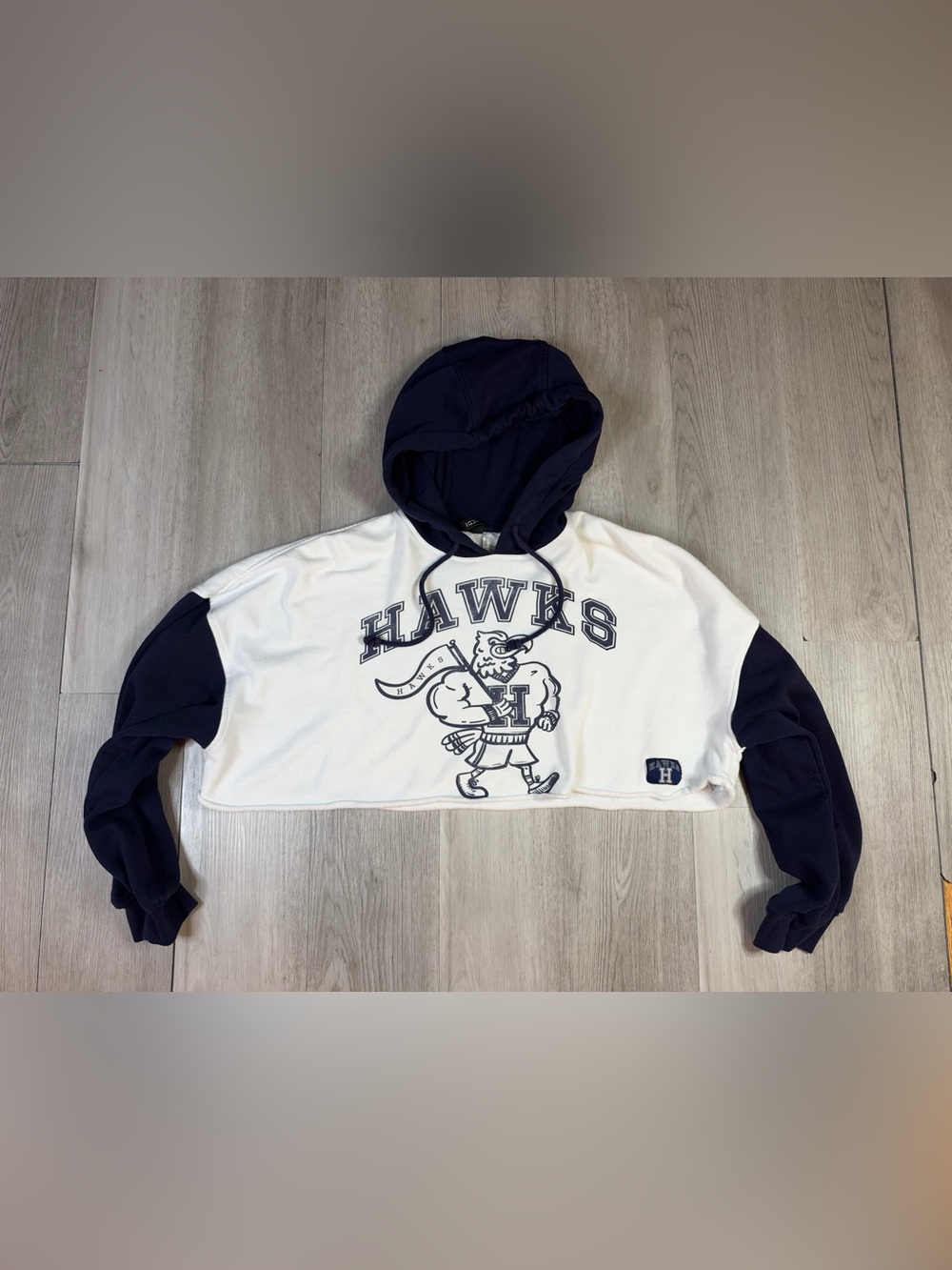 H&M Divided Women’s White/Blue Hawks Hawk Graphic Logo Cropped Pullover Hoodie M